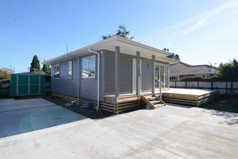 Photo of property in 6 Kaumatua Place, Te Atatu Peninsula, Auckland, 0610