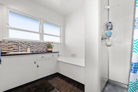 Photo of property in 81 Robinson Avenue, Holdens Bay, Rotorua, 3010