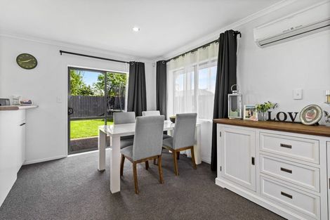 Photo of property in 6 Lothian Brae, Wattle Downs, Auckland, 2103