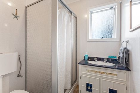 Photo of property in 16 Arthur Street, Waikawa Beach, Levin, 5573