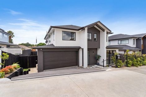 Photo of property in 10 Huaota Place, Botany Downs, Auckland, 2010