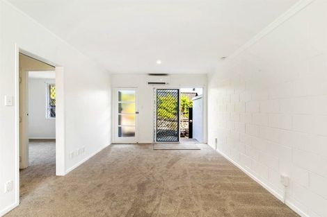 Photo of property in 1/9 John Court Street, Birkenhead, Auckland, 0626