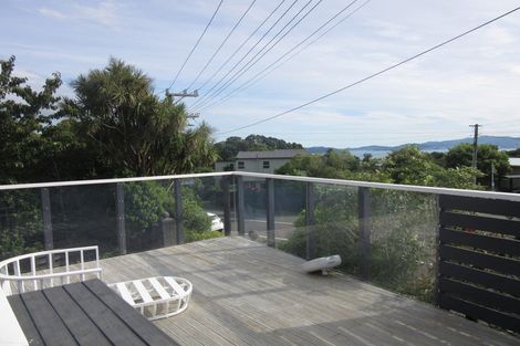 Photo of property in 2a Maungaraki Road, Korokoro, Lower Hutt, 5012