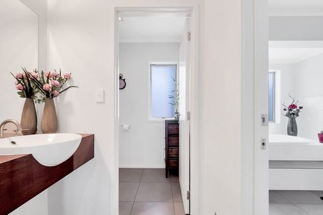 Photo of property in 37 Oteki Park Drive, Welcome Bay, Tauranga, 3112