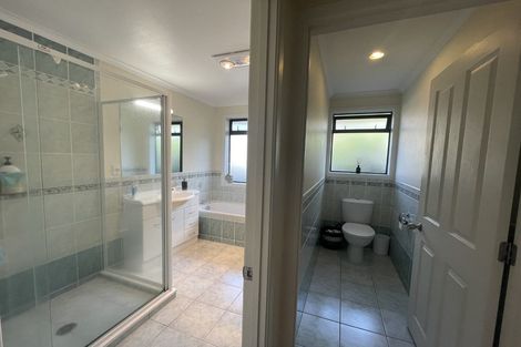 Photo of property in 102 Armoy Drive, East Tamaki, Auckland, 2016