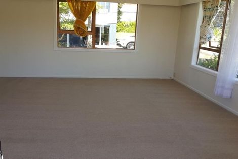 Photo of property in 15 Ellice Road, Totara Vale, Auckland, 0629