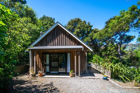 Photo of property in 6888i Christchurch Akaroa Road, Takamatua, 7581