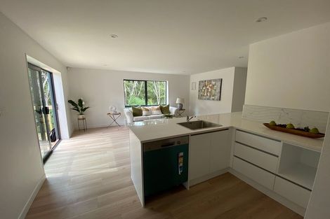 Photo of property in 3 Satchell Place, Birkenhead, Auckland, 0626