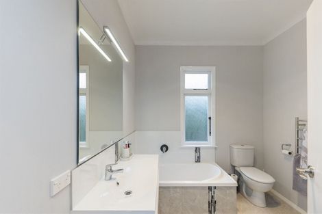 Photo of property in 5 Wood Street, Takaro, Palmerston North, 4410