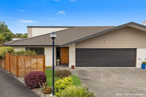 Photo of property in Caversham Park, 2/18 Caversham Road, Westmere, Whanganui, 4501