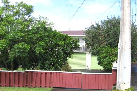 Photo of property in 11 Meadow Crescent, Te Atatu South, Auckland, 0602