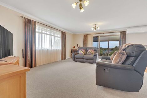 Photo of property in 82 Rototuna Road, Rototuna, Hamilton, 3210