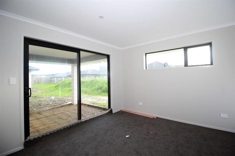 Photo of property in 21 Kaurinui Crescent, One Tree Point, 0118