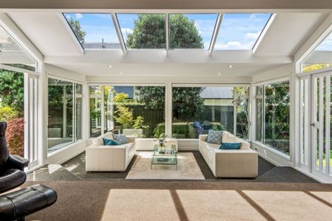 Photo of property in 21 Hackthorne Road, Cashmere, Christchurch, 8022