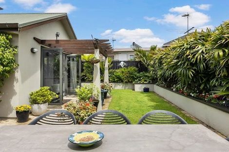 Photo of property in 49b Dignan Street, Point Chevalier, Auckland, 1022