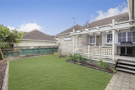 Photo of property in 2/10 Grande Vue Road, Hillpark, Auckland, 2102