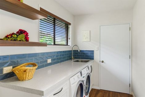 Photo of property in 33 Highland Place, Avonhead, Christchurch, 8042