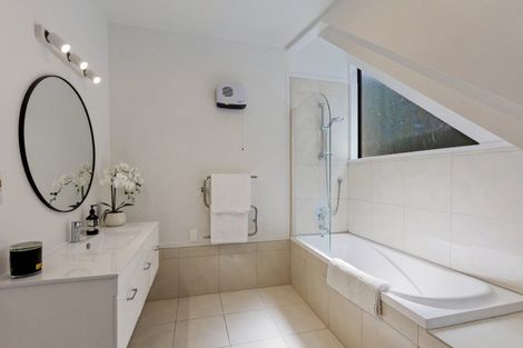 Photo of property in 6 Mackinnon Terrace, Sunshine Bay, Queenstown, 9300