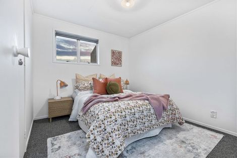 Photo of property in 10 Beauchamp Drive, Massey, Auckland, 0614