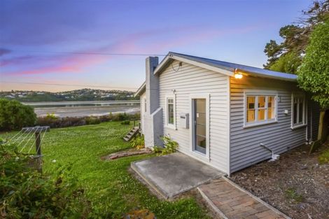 Photo of property in 57-59 Seaview Road, Paremata, Porirua, 5024