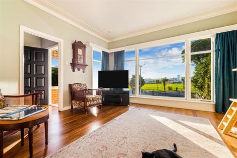 Photo of property in 7 Waterfront Road, Mangere Bridge, Auckland, 2022