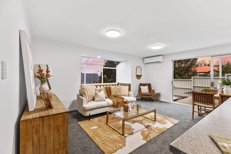 Photo of property in 10 Beauchamp Drive, Massey, Auckland, 0614