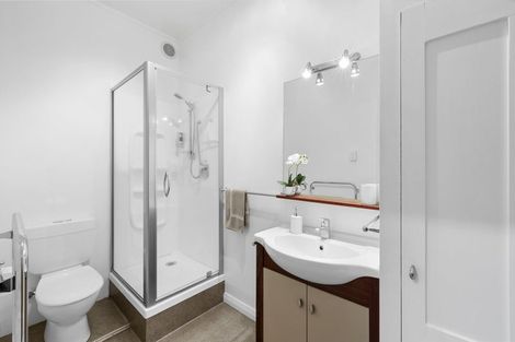 Photo of property in Devonport Apartments, 22/127 Saint Aubyn Street, New Plymouth, 4310