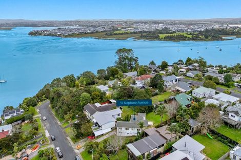 Photo of property in 37 Neptune Avenue, Beach Haven, Auckland, 0626