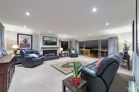 Photo of property in 34 Arahiwi Grove, Tirohanga, Lower Hutt, 5010