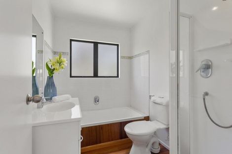 Photo of property in 36 Lorikeet Place, Unsworth Heights, Auckland, 0632