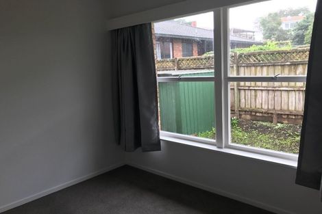 Photo of property in 2/24 Tobruk Crescent, Milford, Auckland, 0620