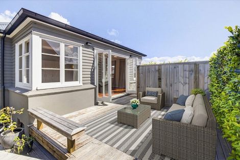 Photo of property in 9b St Michaels Avenue, Point Chevalier, Auckland, 1022