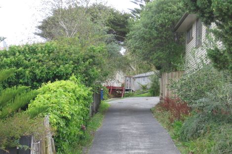Photo of property in 2/9 Woodhams Street, Beach Haven, Auckland, 0626