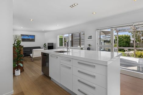 Photo of property in 32 Hinewa Road, Otumoetai, Tauranga, 3110