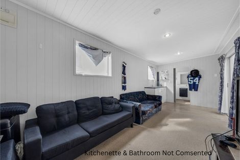 Photo of property in 56 Claverdon Drive, Massey, Auckland, 0614