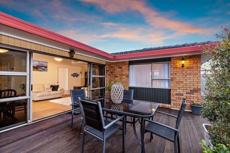 Photo of property in 22 White Heron Drive, Massey, Auckland, 0614