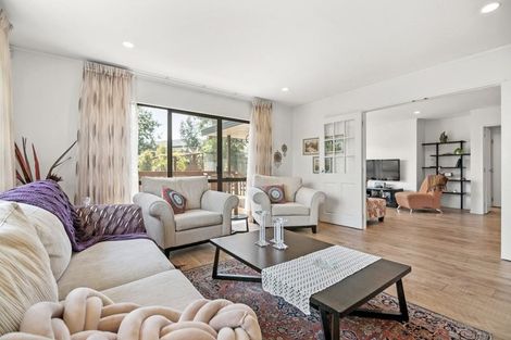 Photo of property in 14 Mandeville Place, Unsworth Heights, Auckland, 0632