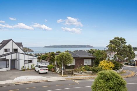 Photo of property in 106 Gloaming Hill, Titahi Bay, Porirua, 5022