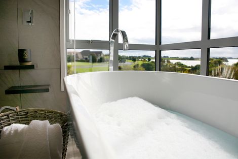 Photo of property in 12 Portofino Point, Karaka, Papakura, 2113