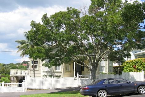 Photo of property in 42 Kiwi Road, Stanley Point, Auckland, 0624