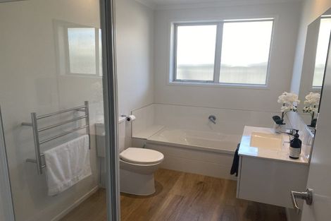 Photo of property in 98 Sentinel Avenue, Omokoroa, 3114