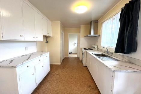 Photo of property in 2/43 Challen Close, Conifer Grove, Takanini, 2112