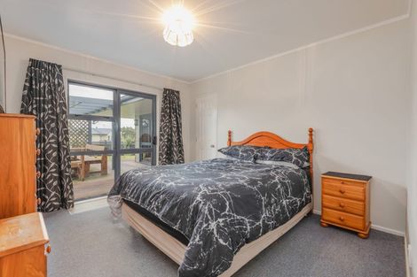 Photo of property in 77 Rhodes Drive, Kelvin Grove, Palmerston North, 4414