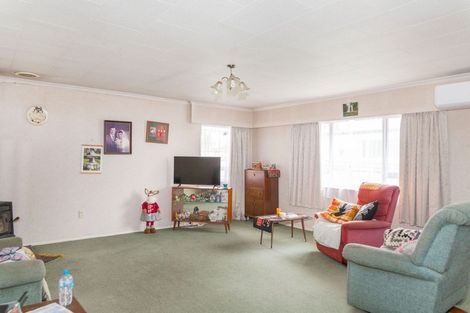 Photo of property in 5 Gladstone Street, Dannevirke, 4930