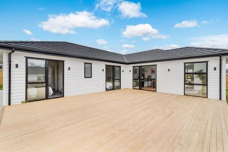 Photo of property in 22 Lewis Younie Road, Kumeu, 0810