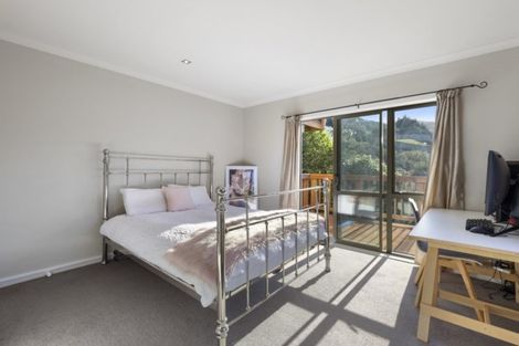 Photo of property in 5 Mcewen Crescent, Riverstone Terraces, Upper Hutt, 5018