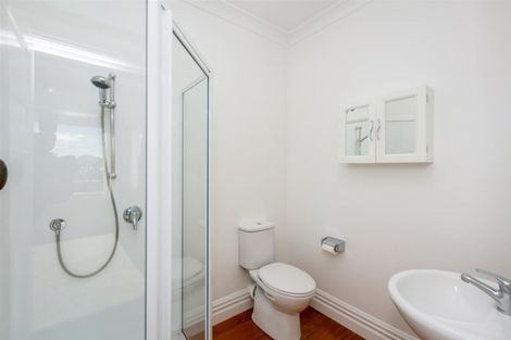 Photo of property in 100 Belt Road, New Plymouth, 4310