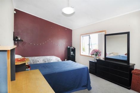 Photo of property in 2a Bamboo Grove, Kelston, Auckland, 0602