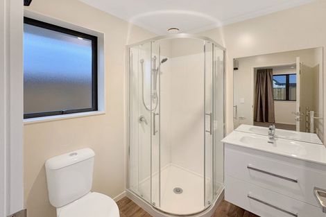 Photo of property in 35 Whiteoak Drive, 7604