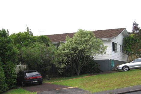 Photo of property in 21 Meadowood Drive, Unsworth Heights, Auckland, 0632